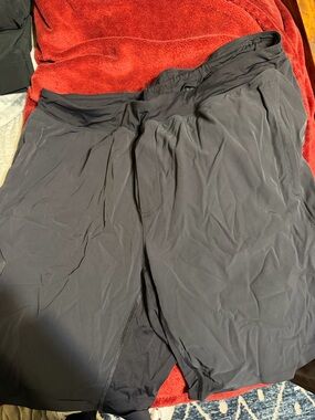 lululemon athletica Men's Black Athletic Training Shorts